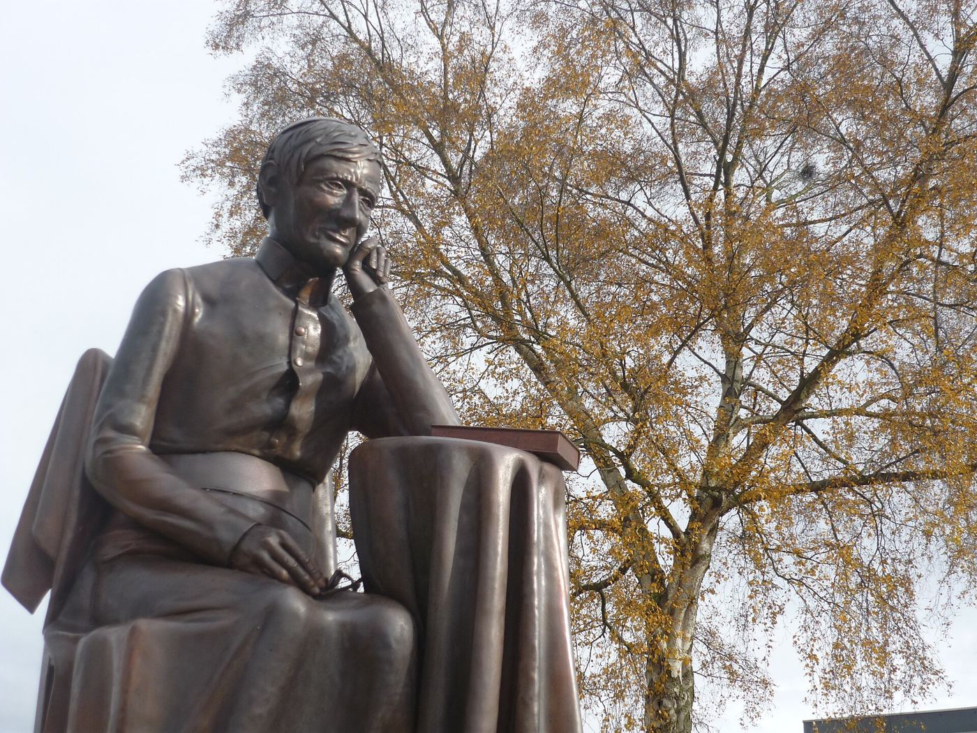 Statue of John Henry Newman